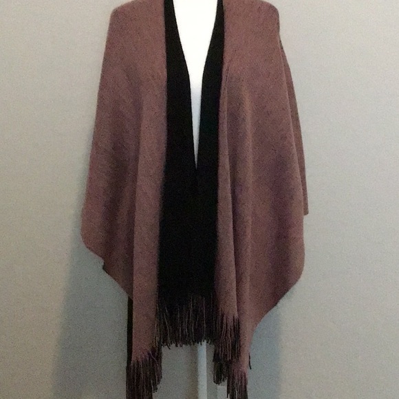 Vince Camuto ruana/wrap in softest black/deep dusty rose acrylic, One Size - Picture 8 of 10